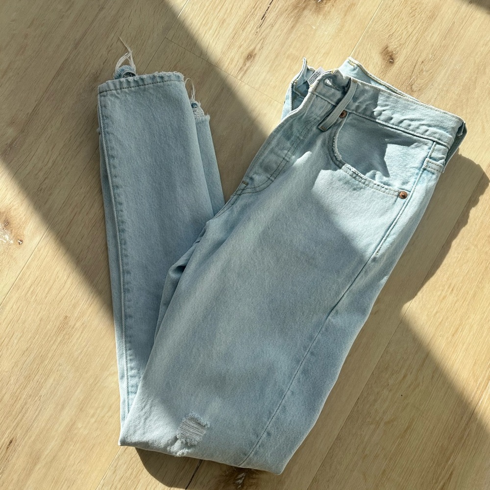 LEVI JEANS